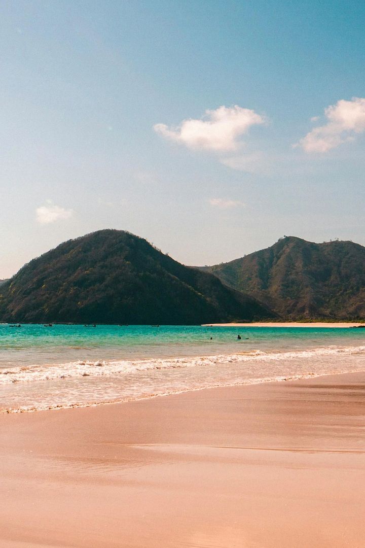 Beach in Indonesia🇮🇩🏖️🏖️