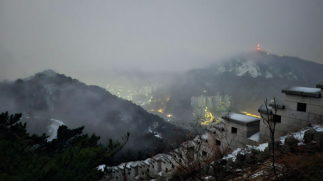 250114 The snow-covered castle road of Inwangsan Mountain! Seoul, Korea