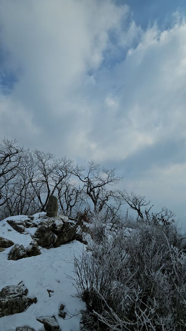 At the top of Juheulsan Mountain in Mungyeong, Korea... 240308