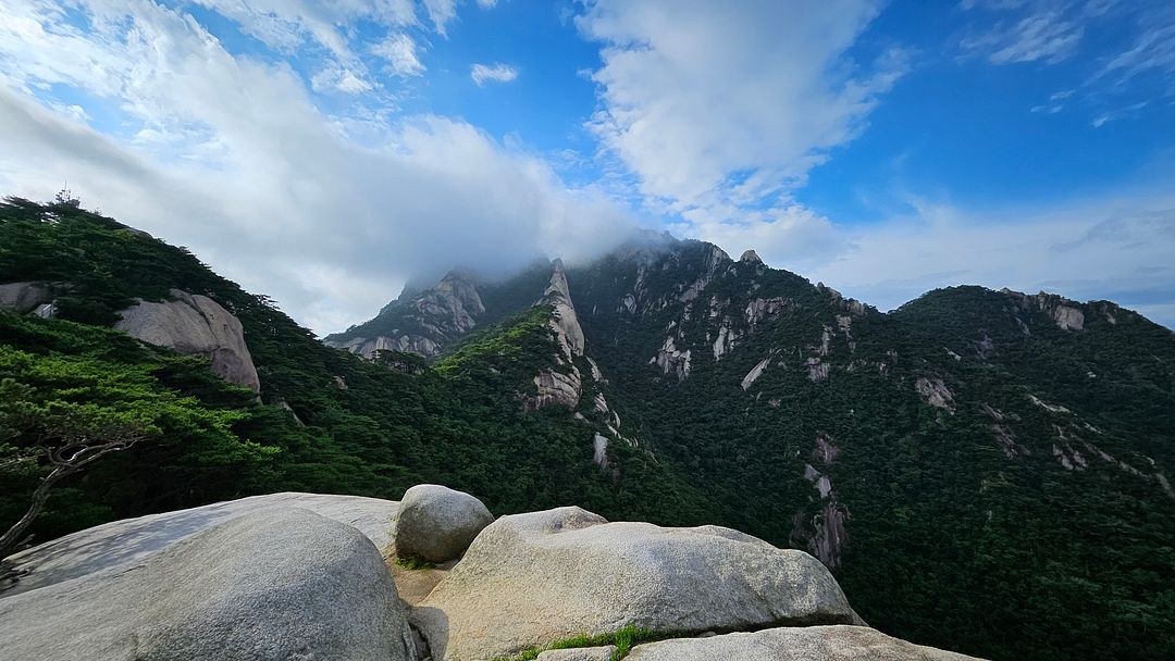 Overwhelming scenery of the hidden wall of Bukhansan Mountain  240721  Bukhansan Mountain, Seoul