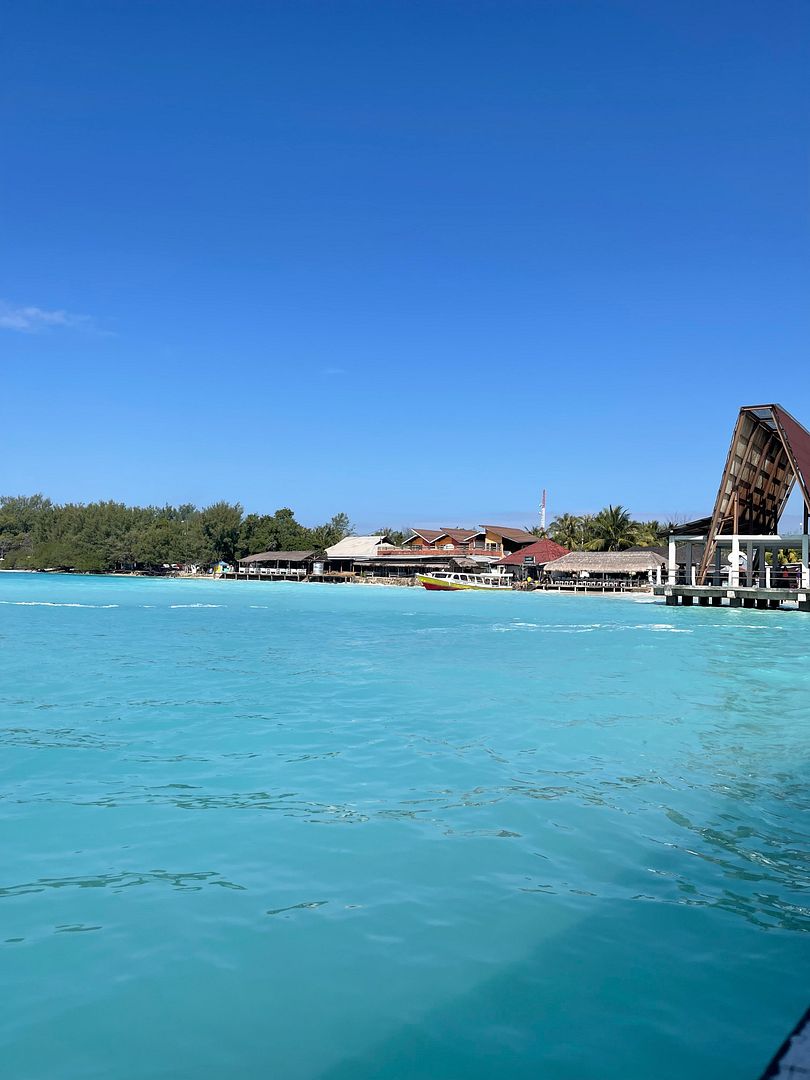 clear atmosphere beach #nature #beach #gili #indonesia