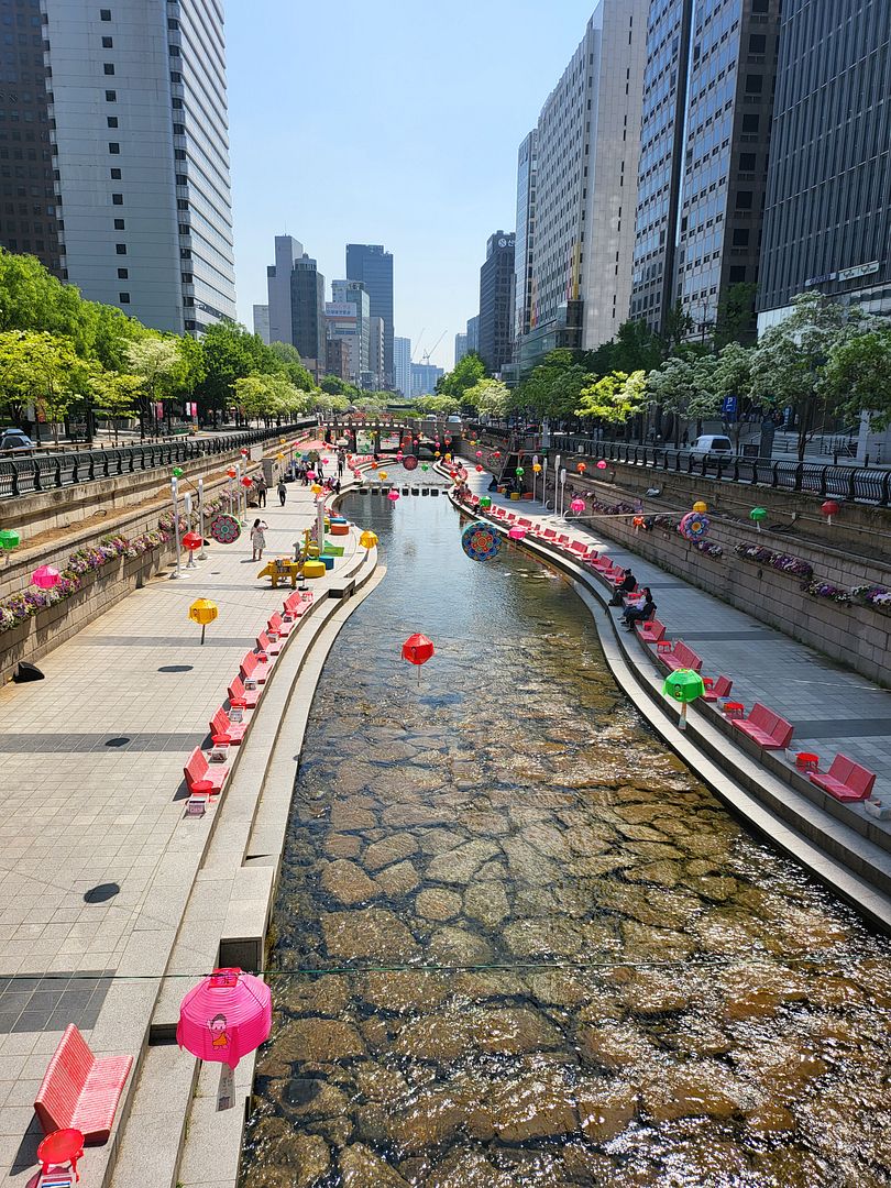 Cheonggyecheon walking trail in Seoul