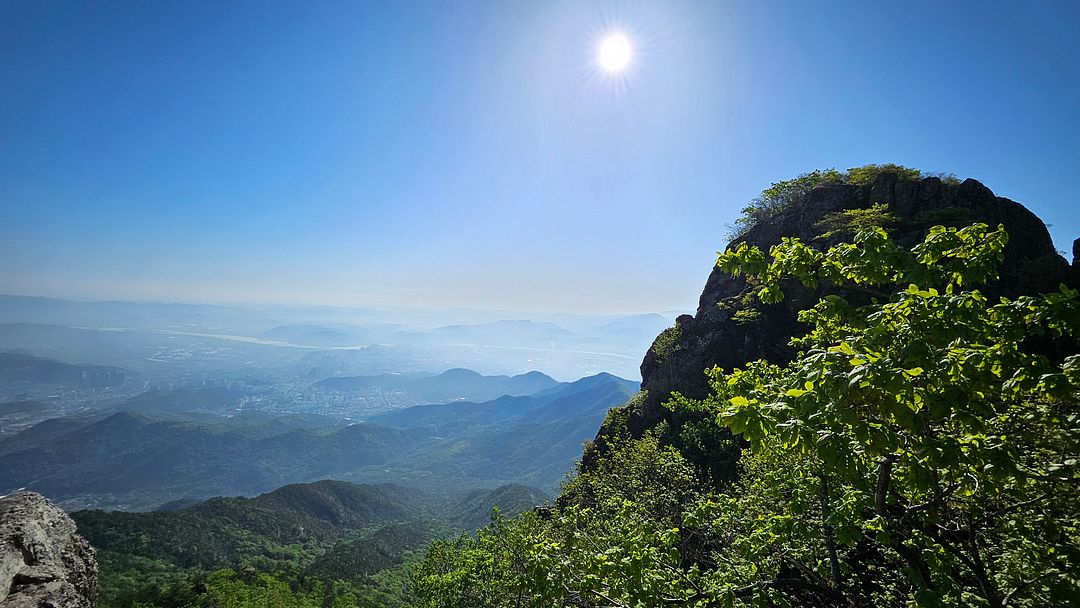 A fantastic late morning on Mt. Geumosan!  240503. Gumi, Gyeongsangbuk-do, Korea.