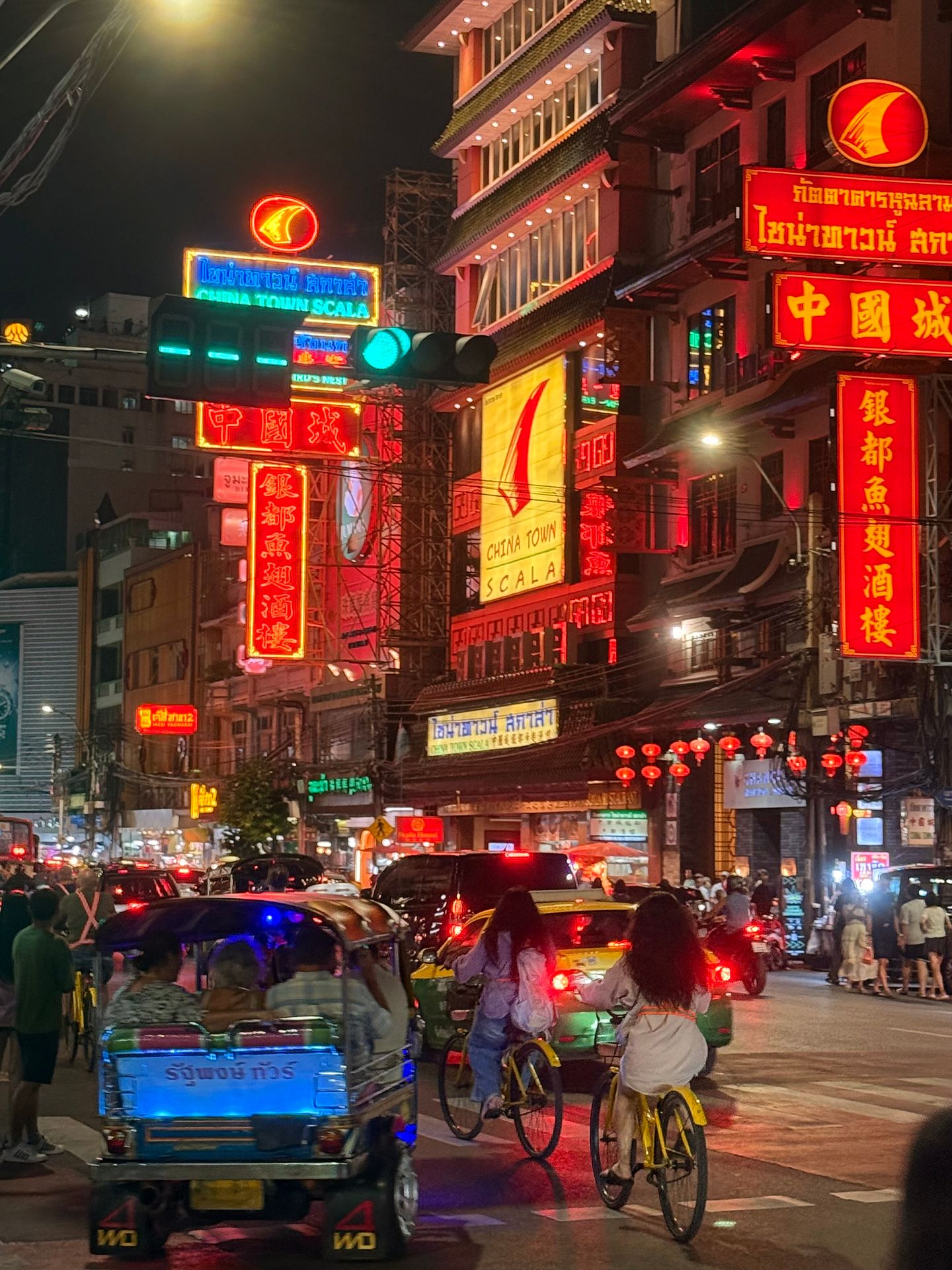 bangkok chinatown at night